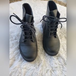 Hunter rain boots. Combat style